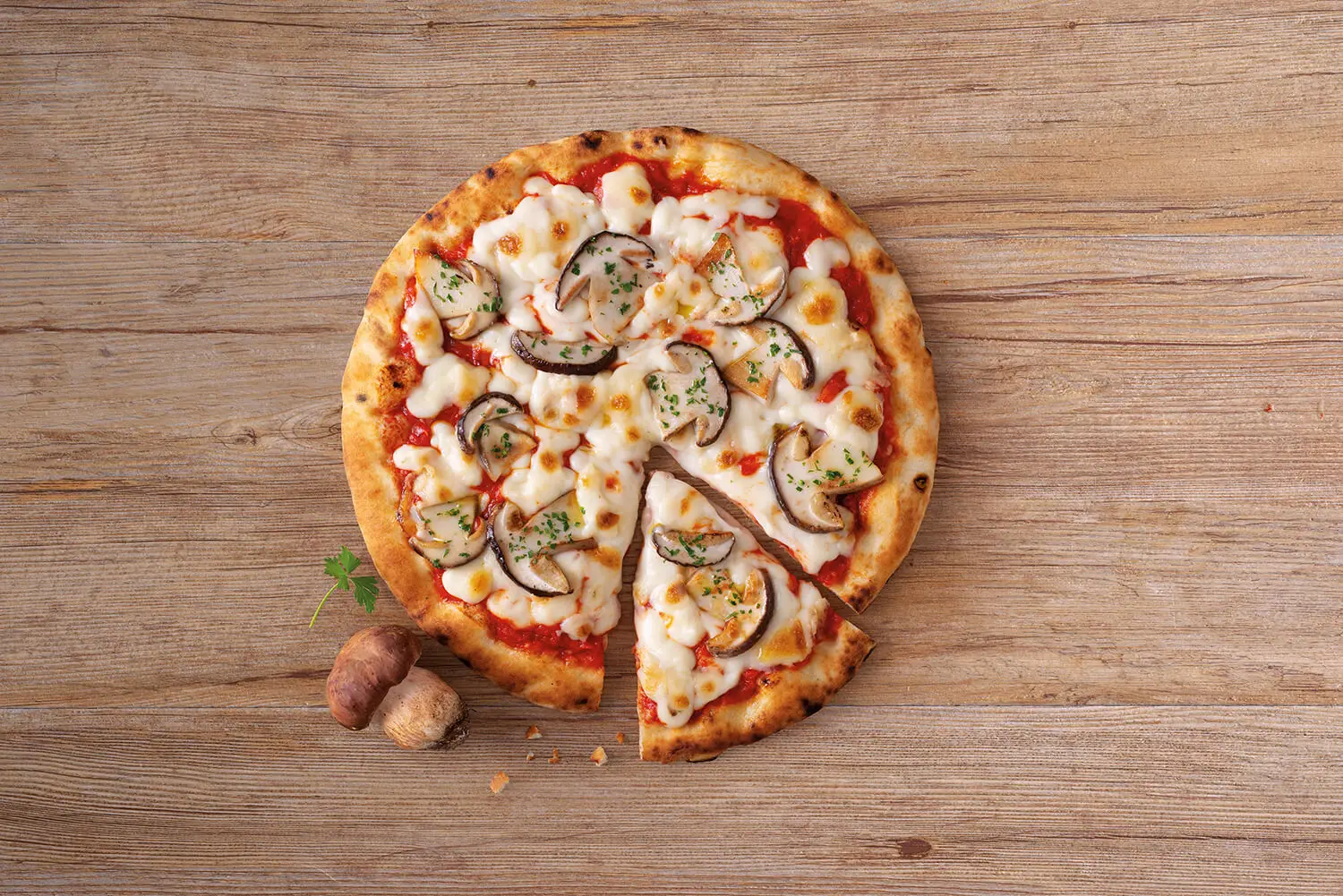 Pizza with pore mushrooms